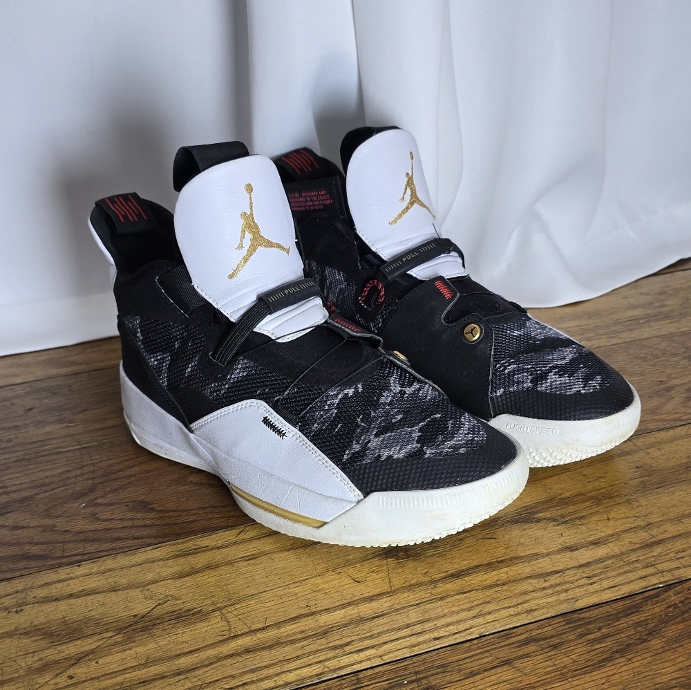Nike Air Jordan XXXIII 33 Sneaker Size 9 Black Gold Red Camo